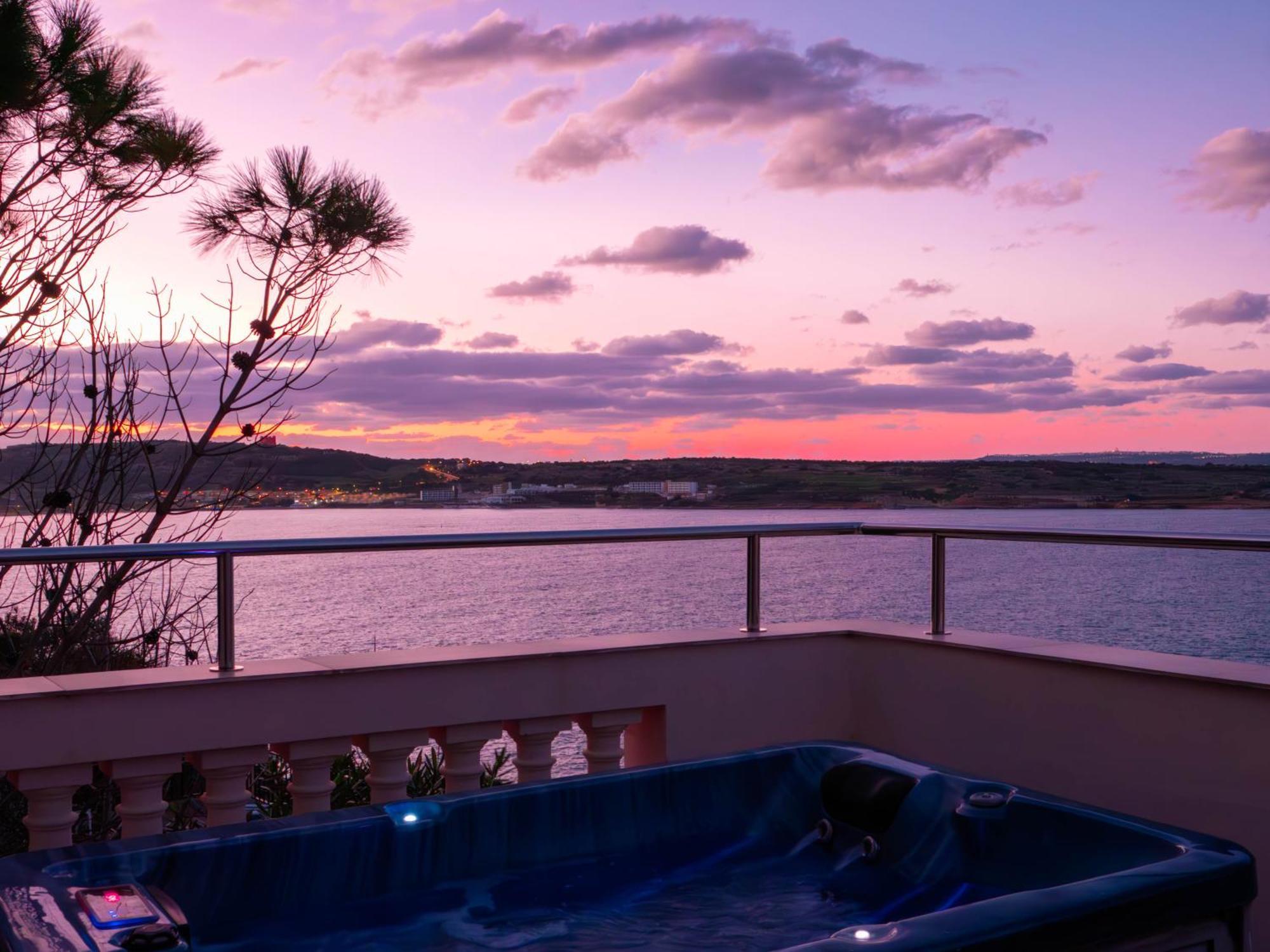 Villa Palma - Sunset Sea Views With Pool, Jacuzzi, Sauna And Games Room Mellieħa Exteriér fotografie