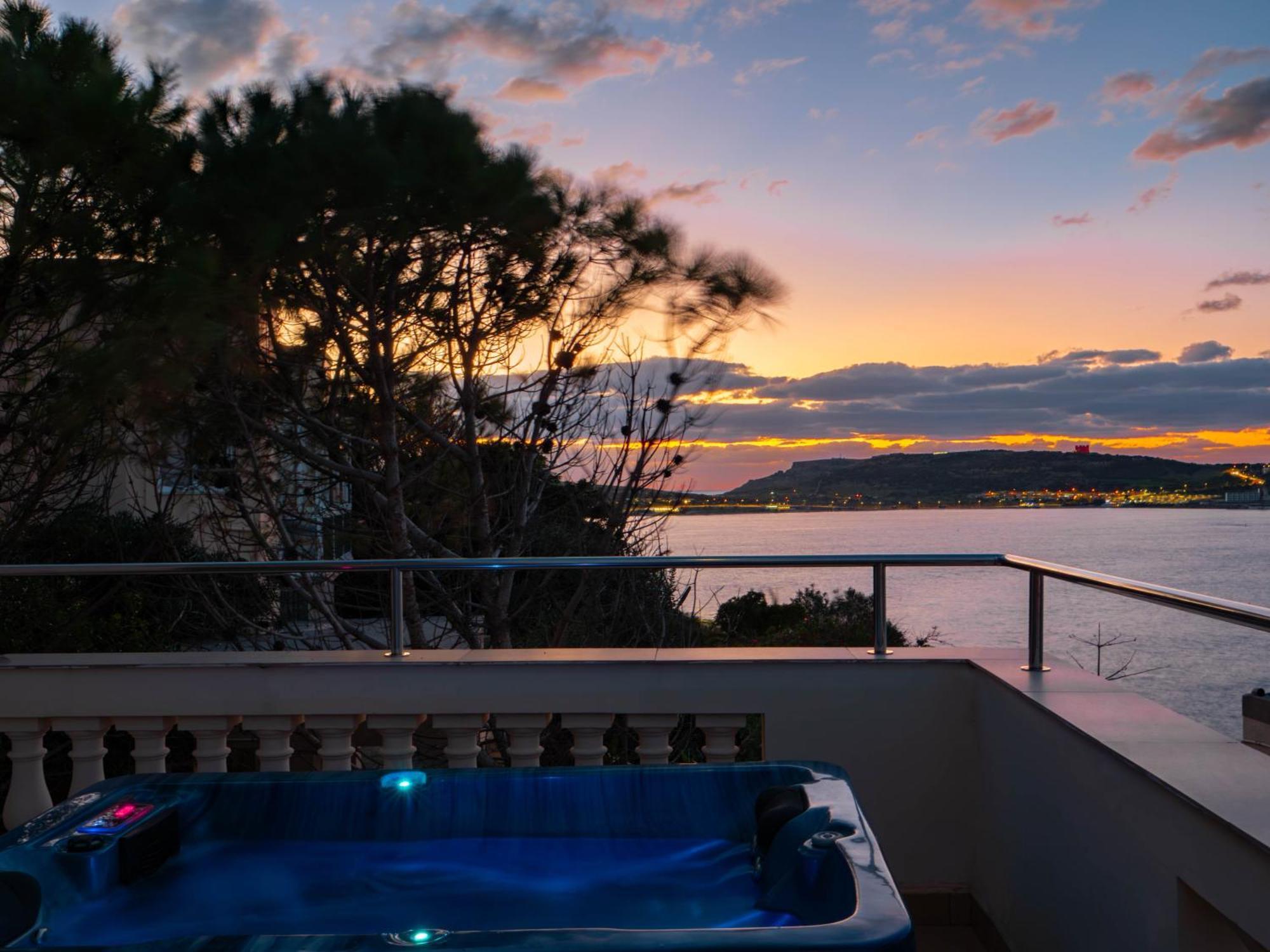 Villa Palma - Sunset Sea Views With Pool, Jacuzzi, Sauna And Games Room Mellieħa Exteriér fotografie